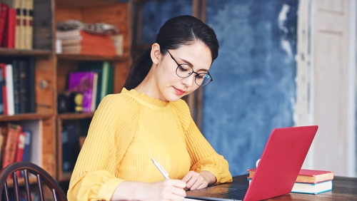 社労士試験の難易度は？合格率や必要な勉強時間はどのくらい？